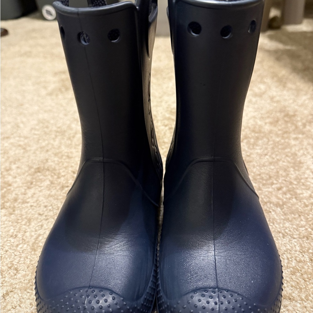 👟 Brand New Boys’ Crocs Rain Boots – Size J1 – Navy Blue